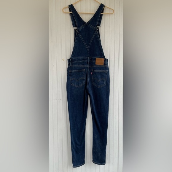 Levi’s Women’s Skinny Overalls in Dark Wash Size 27 - Picture 3 of 12